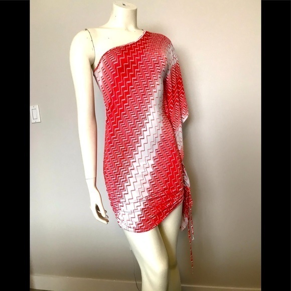 URBAN BEHAVIOUR size small beautiful one shoulder dress.Adjustable length - Picture 8 of 8